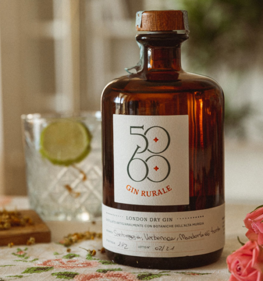 A Gravina in Puglia nasce “5060 Gin Rurale”: il distillato artigianale prodotto con le erbe della Murgia