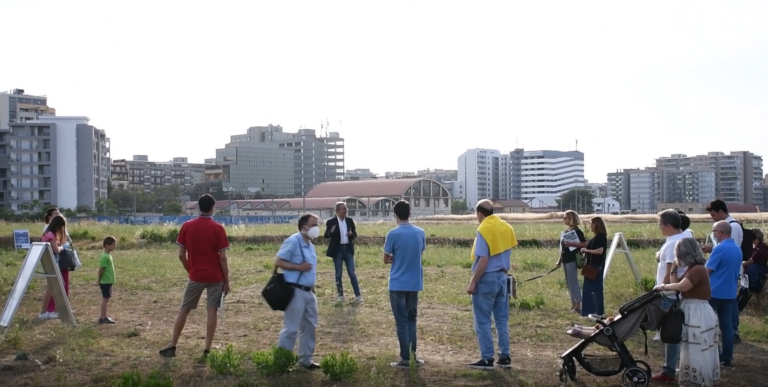 Ex Fibronit, storia e battaglie: iniziate le visite al “Parco che verrà” a Bari |Video
