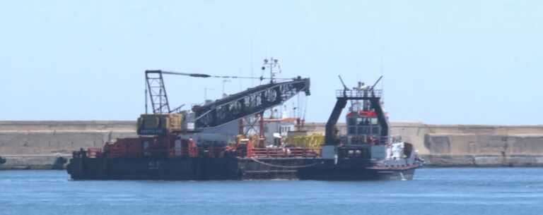 Bari, arrivato al porto il pontone. Gli 11 marinai testimoni ascoltati dalla Guardia costiera