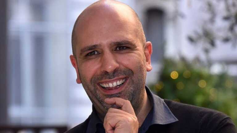 Checco Zalone, svelato il nome del suo nuovo film: “Buen Camino” in arrivo nelle sale a Natale 2025