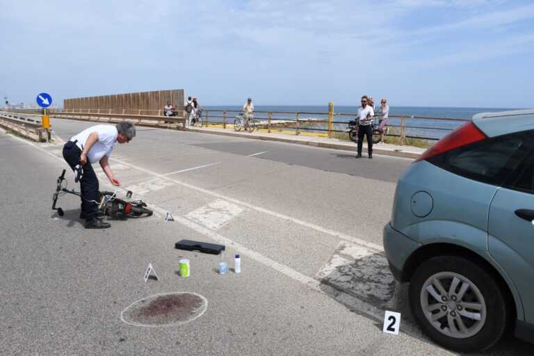 Galleria foto 'Bari, ciclista investito sul lungomare Di Cagno Abbrescia: 30enne finisce in ospedale' - foto 1