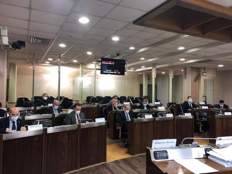 Basilicata, la Regione salva ancora Potenza. Polemiche per l’emendamento da 40 milioni di euro