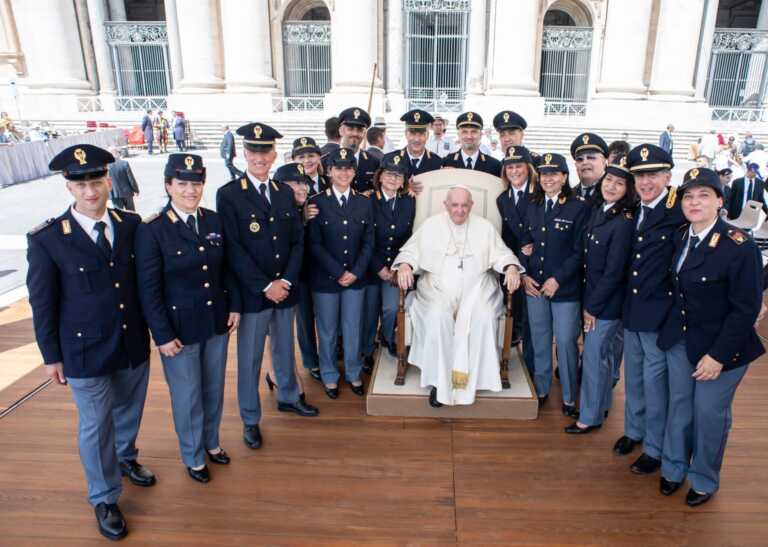 Il Coro della Polizia di Stato di Foggia canta per Papa Francesco
