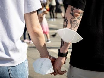 Galleria foto 'Covid Italia e boom reinfezioni, chi rischia di più: cosa sappiamo' - foto 1