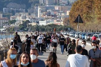Galleria foto 'Covid oggi Italia, report Gimbe: netto calo contagi, ricoveri e morti' - foto 1
