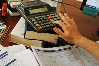 Dalla violenza domestica al gap pensionistico: a Bari il dibattito sulla condizione femminile