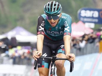 Galleria foto 'Giro d’Italia 2022, Hindley trionfa' - foto 1