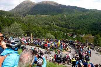 Galleria foto 'Giro d’Italia 2022, Hirt vince sedicesima tappa' - foto 1