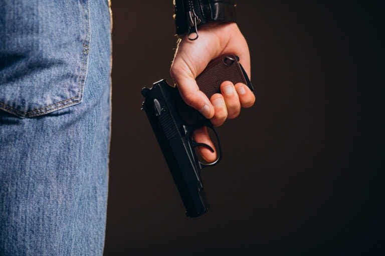 Barletta, gli puntano una pistola: minacciato amministratore società rifiuti