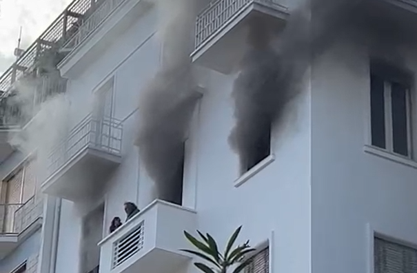 Bari, incendio in un appartamento in pieno centro. Panico tra i residenti