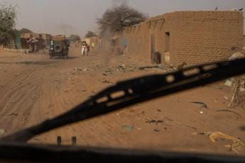 Galleria foto 'Italiani rapiti in Mali, la procura di Roma apre inchiesta per sequestro di persona a scopo di terrorismo' - foto 1