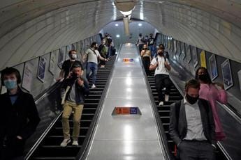 Galleria foto 'Londra, apre al pubblico la metro della regina Elisabetta' - foto 1
