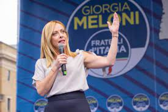 Galleria foto 'Meloni contro Renzi: “Fa referendum ma ha votato reddito cittadinanza”' - foto 1
