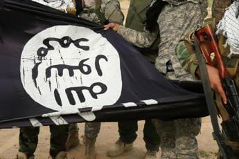 Terrorismo, cinque arresti a Bologna: due donne alla guida di un gruppo vicino ad Al Qaeda e Isis