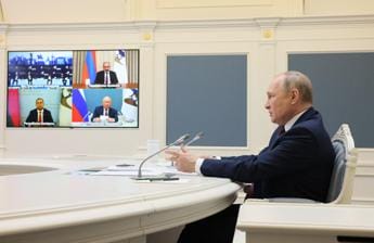 Galleria foto 'Putin: “Chi cerca di isolare la Russia si fa male da solo”' - foto 1