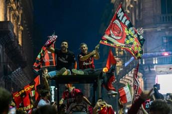 Galleria foto 'Scudetto Milan, bus scoperto a Milano: il percorso' - foto 1