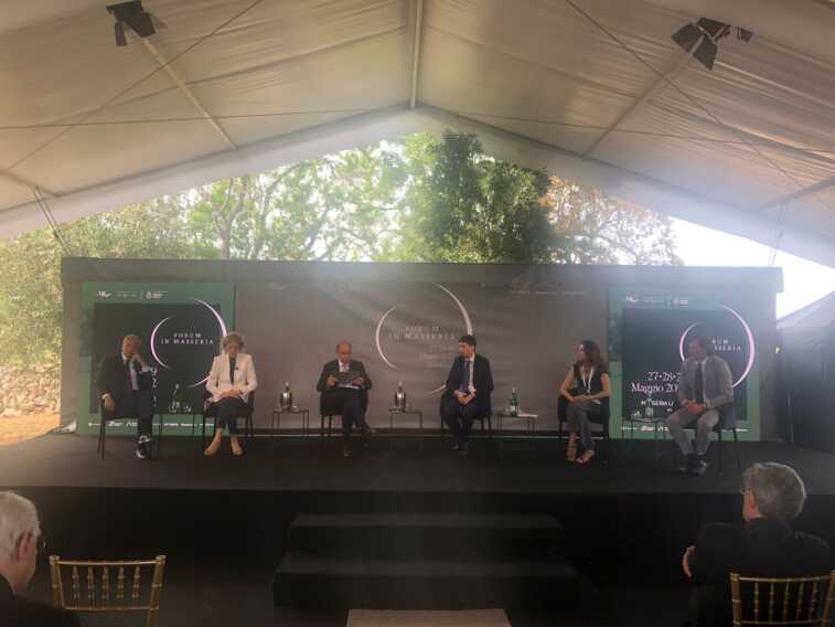 Forum in Masseria a Manduria. Speranza da Bruno Vespa: «Territori asset fondamentale in chiave Pnrr»