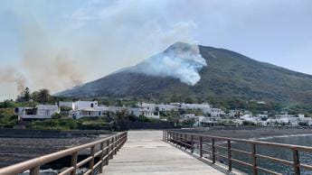 Galleria foto 'Stromboli, Oliva (Pro Loco) scrive a Musumeci: “Isola abbandonata, interventi urgenti”' - foto 1
