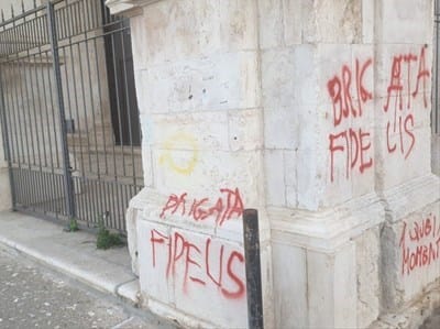Andria, vandali in azione: deturpati i muri della chiesa della Madonna del Carmine. Al vaglio i filmati delle videocamere