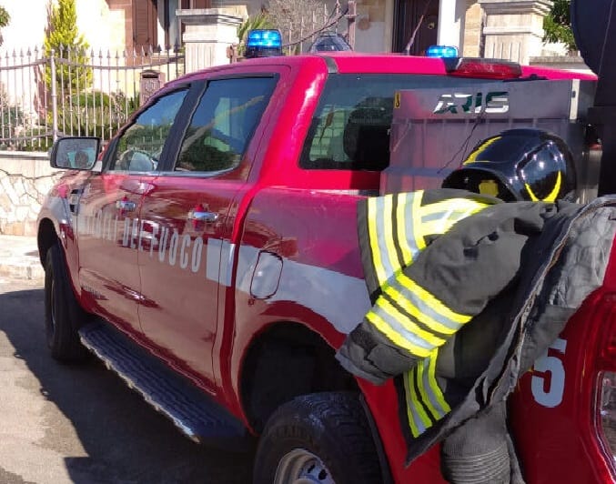 In fiamme la villa di un imprenditore di Racale: ingenti i danni