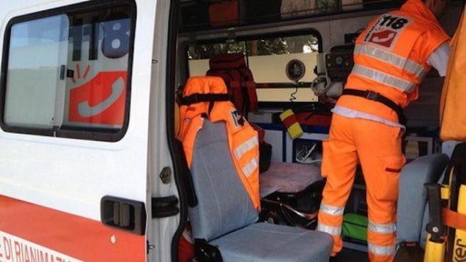 Foggia, 78enne in arresto cardiaco salvato da autista del 118 fuori servizio