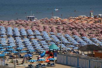 Galleria foto '2 giugno, oltre 14 milioni i turisti per il ponte: tutto esaurito al mare' - foto 1