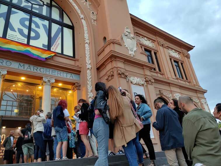 Numeri da record per Banksy: in due mesi oltre 33mila visite. E in estate arriva Obey