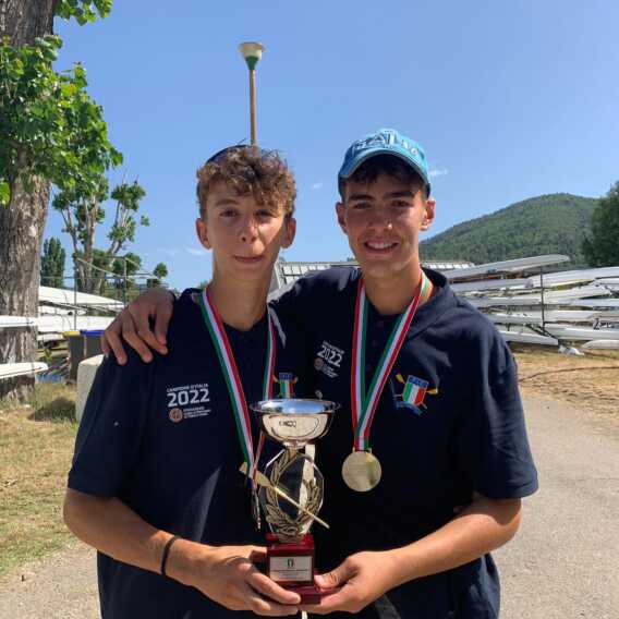 Canottaggio, gli atleti del Barion Bellomo e Tamborrino campioni d’Italia under 17