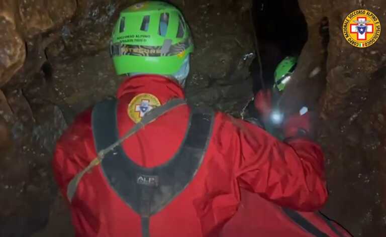 Monopoli, speleologa si infortuna e resta bloccata nella Grotta Rotolo a 120 metri di profondità