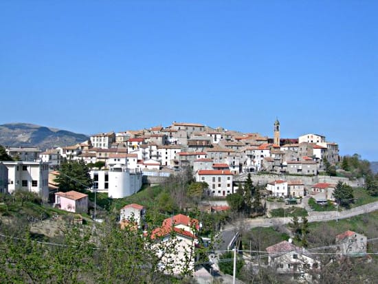 Comunali, in un paesino abruzzese un’unica lista di soli pugliesi: nessuno li vota. Arriva il commissario