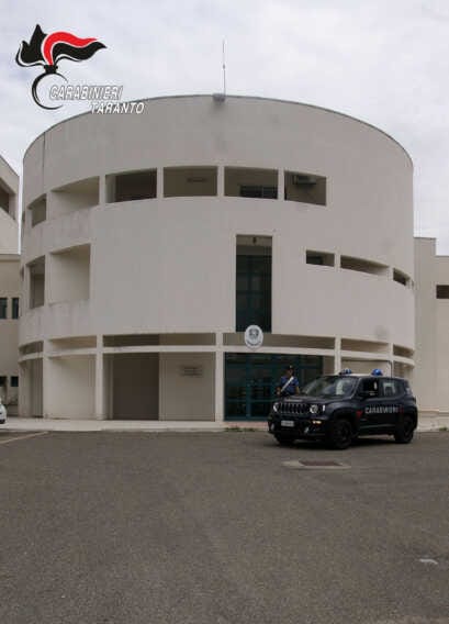 Ginosa, continue violenze sulla moglie: arrestato un 75enne. In casa trovate armi