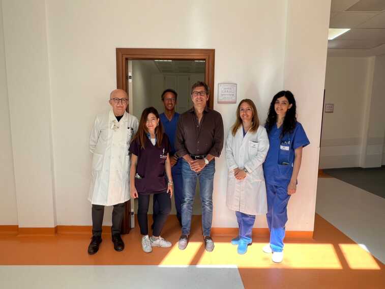 Galleria foto 'Bari, una lente telescopica per tornare a vedere: primi due impianti al Policlinico' - foto 1