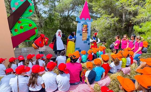 Gallipoli, nella pineta Avventura “Non c’era una volta”: performance teatrale dedicata ai fratelli Grimm