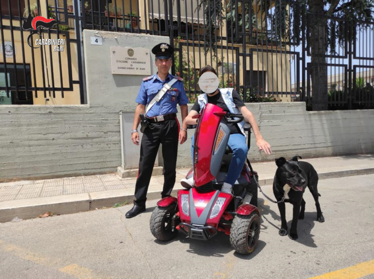 Cade dallo scooter e resta bloccato in campagna: Carabinieri salvano un giovane con disabilità tra Modugno e Sannicandro