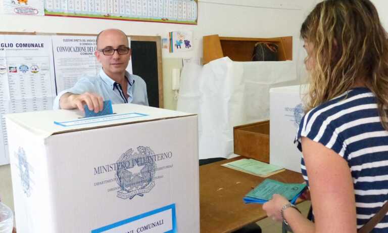 Seggi aperti, anche i pugliesi e i lucani sono chiamati alle urne