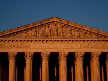 Galleria foto 'Aborto Usa, subito vietato in 7 Stati dopo sentenza Corte Suprema' - foto 1