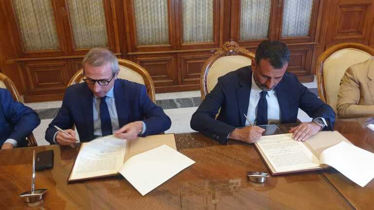 Galleria foto 'Uffici stampa, accordo tra Anci e Fnsi. Decaro «Comunicazione affidata a professionisti è garanzia di trasparenza»' - foto 1