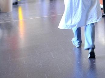 Galleria foto 'Allarme fuga medici da ospedali, -40mila entro 2024' - foto 1