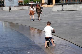 Galleria foto 'Allerta caldo, oggi bollino rosso in 5 città' - foto 1