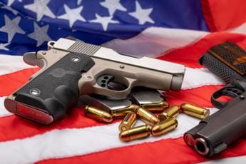 Galleria foto 'Armi in Usa, primo sì del Senato ad accordo bipartisan per leggi più severe' - foto 1