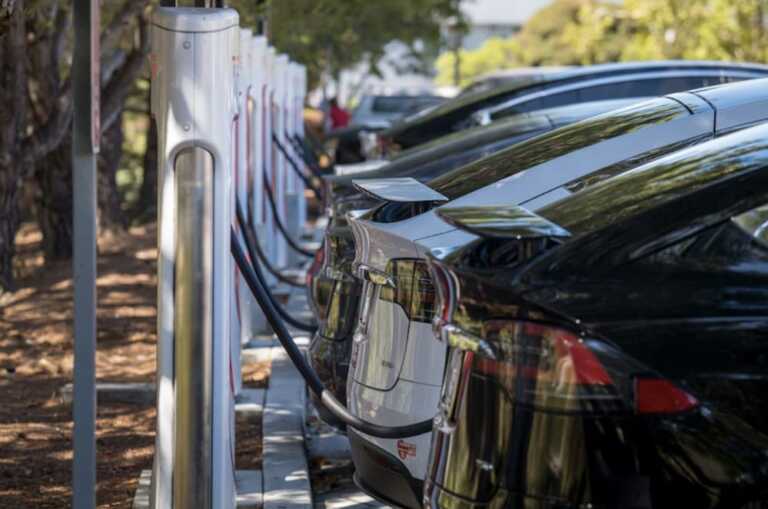 Ue, stop alla vendita di auto nuove a diesel e benzina dal 2035