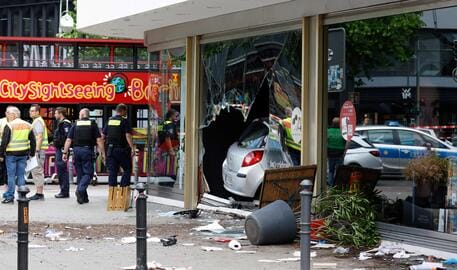 Berlino, auto sulla folla: morta una donna, decine di persone in gravi condizioni. La verità in una lettera