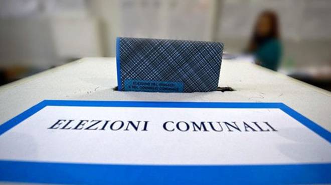 Ballottaggio, alle 12 affluenza al 18,35% in Puglia. A Barletta è al 16,49%