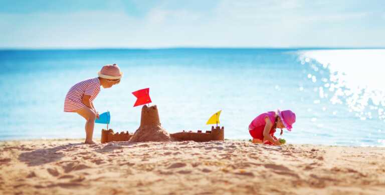Bandiere Verdi 2025, in aumento le spiagge a misura di bambino: Puglia quarta con ben 13 località