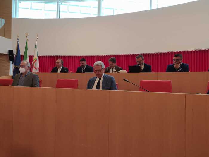Ex Ilva, Bernabè in Commissione regionale: «Lo stabilimento deve rimanere vivo e produrre “acciaio verde”»