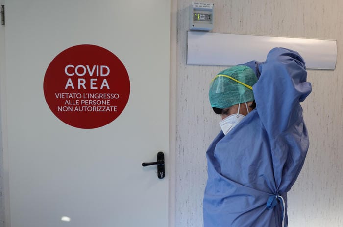 Galleria foto 'Covid, in Puglia 3 morti e 1.573 nuovi casi. Tasso di positività al 18%' - foto 1