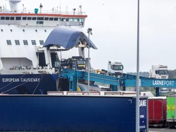 Galleria foto 'Brexit, Gb: primo sì a legge per modifiche unilaterali a protocollo Irlanda del Nord' - foto 1