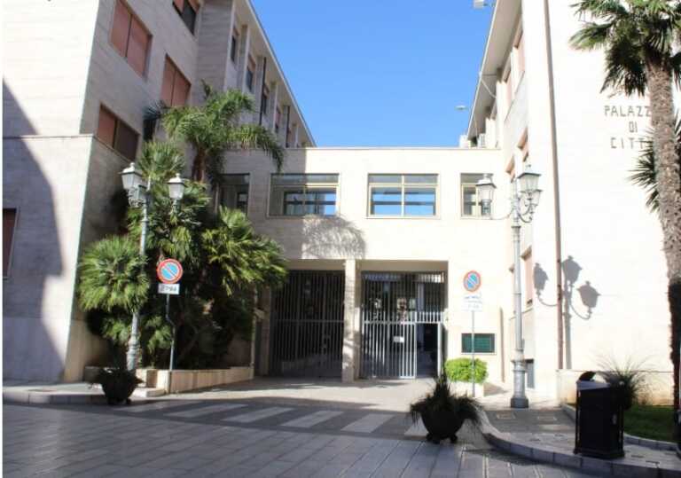 Brindisi, assunzioni clientelari nel settore pubblico: «I dipendenti erano legati ai politici ma il sindaco Rossi preferì tacere»