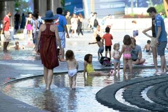 Galleria foto 'Caldo, domani 23 giugno bollino rosso per 4 città: arancione per 10' - foto 1
