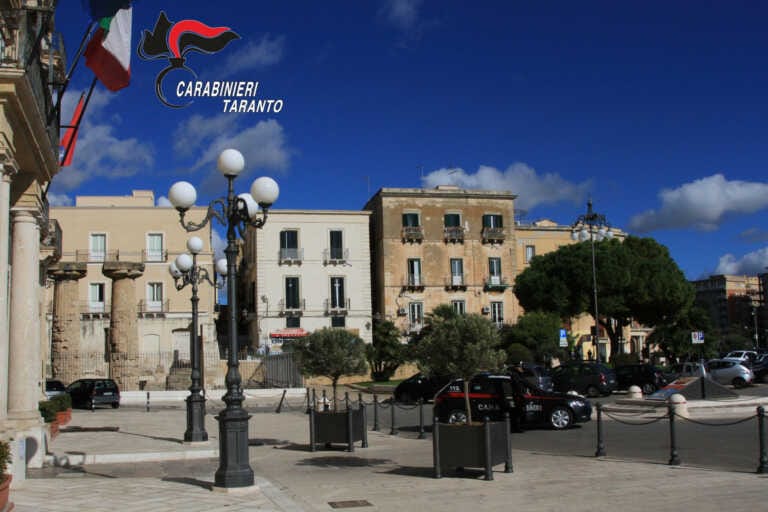 Taranto, gli notificano lo sfratto e minaccia di lanciarsi dal terrazzo: salvato dai carabinieri